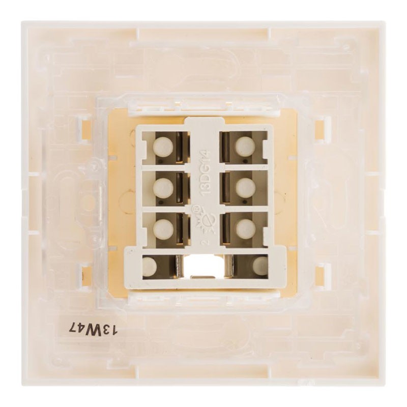 135624 SIMPLEA 8-PIN TEL SOCKET MOUNTED WHITE MATT