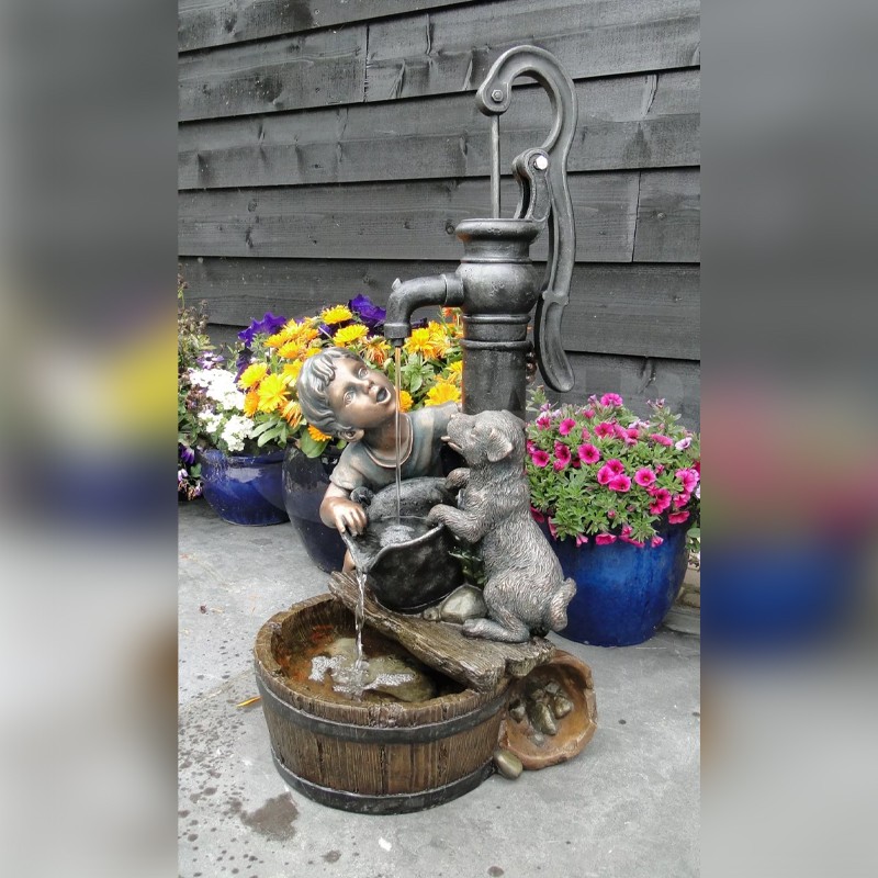 1387045 AA REGINA JEU D EAU GARCON ET SON CHIEN 350L/H 77X48X40.5CM