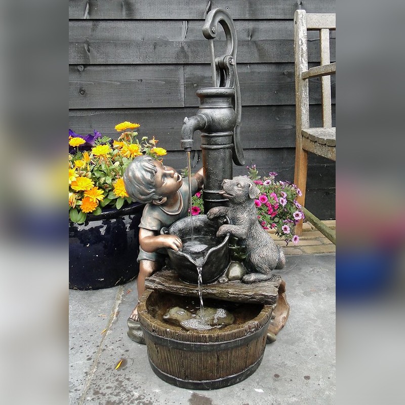 1387045 AA REGINA JEU D EAU GARCON ET SON CHIEN 350L/H 77X48X40.5CM