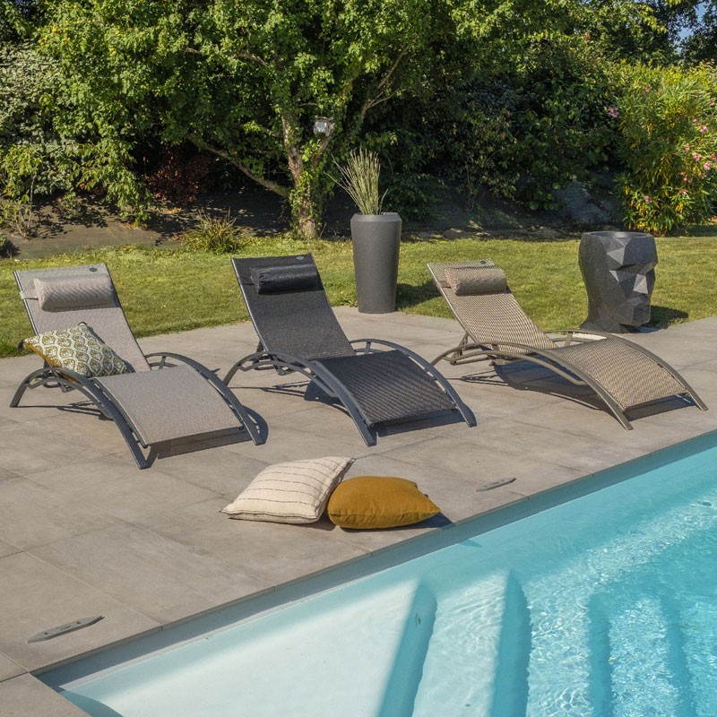 ANTH GREY ALUMINUM AND BLACK TEXTILENE LOUNGE CHAIR